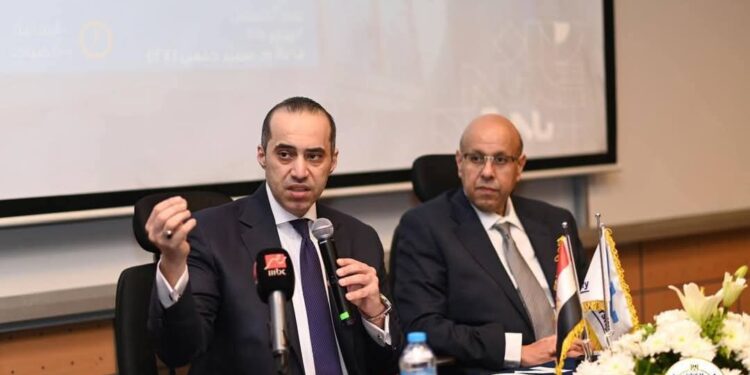 وزير “الشؤون النيابية” يؤكد حرص الدولة على تمكين الشباب