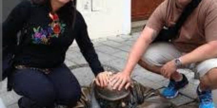 ثمثال عامل النظافة …أفكار بصوت مرتفع 