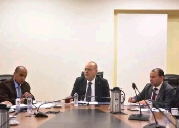 وزير العمل يُحذر المواطنين من التعامل مع الشركات والصفحات ورسائل الهواتف الوهمية