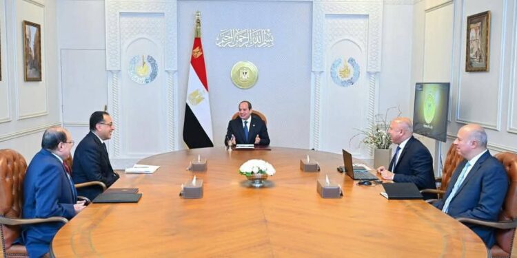 السيسي يعقد اجتماع مع مدبولي والوزير ومستشار الرئيس للتخطيط العمراني .. تعرف على التفاصيل 