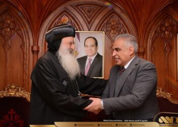 رئيس جامعة طنطا يقدم التهنئة لنيافة الأنبا بولا مطران طنطا وتوابعها  