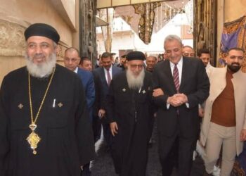 محافظ الغربية يشارك الأقباط فرحتهم  بعيد الميلاد 