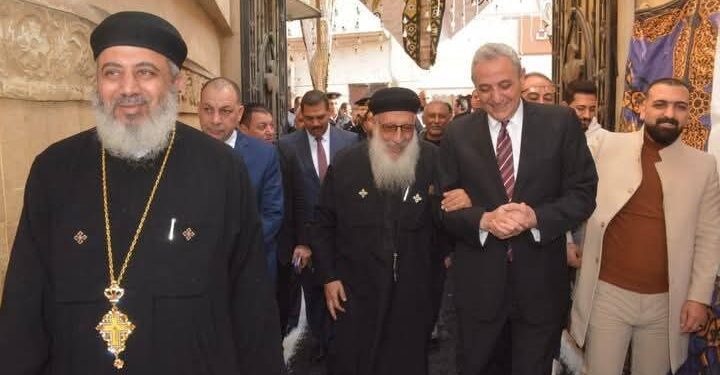 محافظ الغربية يشارك الأقباط فرحتهم  بعيد الميلاد 