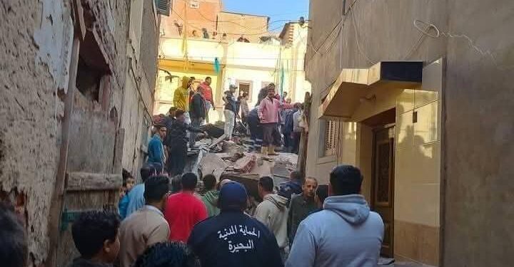 محافظة البحيرة: انهيار منزل علي سكانه بادكو