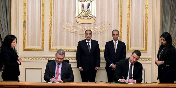 رئيس الوزراء يشهد توقيع مذكرة تفاهم بين “إيتيدا” ومجموعة “كونيكتا” العالمية