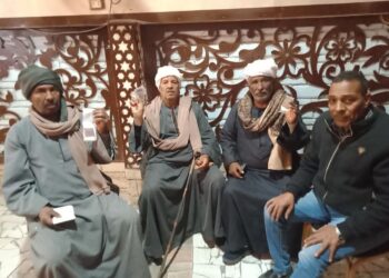 حماية يتلقي شكاوي المزارعين بشأن سماد الكيماوي بفرشوط شمال قنا