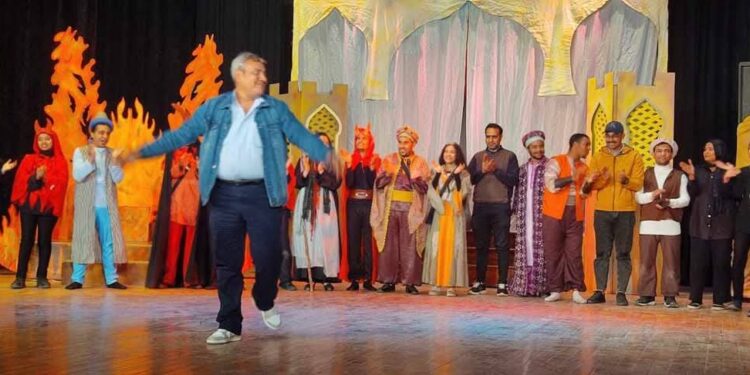 ثقافة أسيوط تسدل الستار علي العرض المسرحي ” ليلة من ألف ليلة وليلة