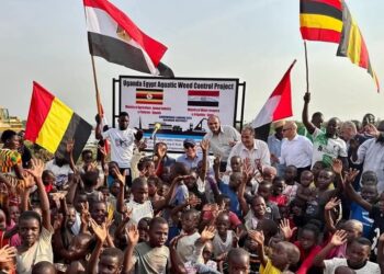 الدكتور سويلم يتفقد الأعمال الجارية ضمن “المشروع المصري لمقاومة الحشائش المائية بالبحيرات العظمي بأوغندا” 