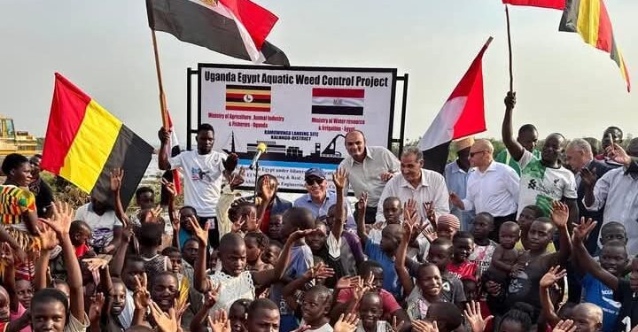 الدكتور سويلم يتفقد الأعمال الجارية ضمن “المشروع المصري لمقاومة الحشائش المائية بالبحيرات العظمي بأوغندا” 