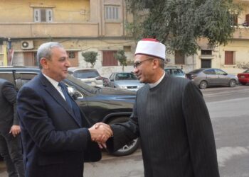 محافظ الغربية يتابع سير امتحانات الأزهر ويشيد بالتنظيم المتميز في اللجان