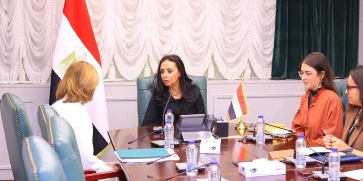 مايا مرسى وزيرة التضامن الاجتماعى تلتقى فاليرى هوبررئيسة ومؤسسة معهد الصحة الأمريكى