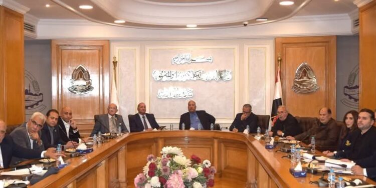 مجلس إدارة غرفة القاهرة يناقش سبل جديدة لتطوير الخدمات التجارية والمجتمعية