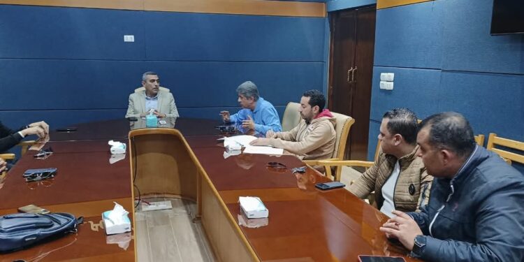 الغرفة التجارية بدمياط تناقش تحديات قطاع التخليص الجمركي مع هيئة ميناء دمياط