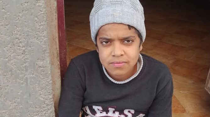 استغاثه ام لرئيس الجمهورية لعلاج ابنها من مرض (الدوشين) القاتل…قنا