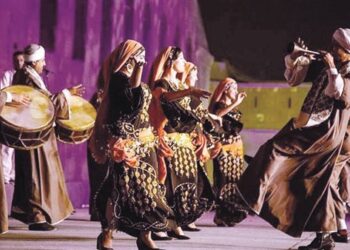  ” القومي للمسرح والموسيقى والفنون الشعبية ” يحتفل باليوم العالمي للرقص الشعبي..