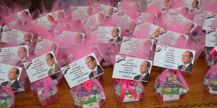 محافظ الغربية: لافتات التهنئة وهدايا الرئيس تجسد روح الوحدة الوطنية في عيد القيامة المجيد