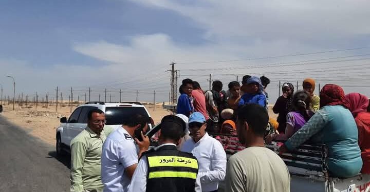 أبو زيد يضبط سيارة على الطريق الصحراوى الغربى تقل 35 طفلًا للعمل بالمزارع بالمنيا