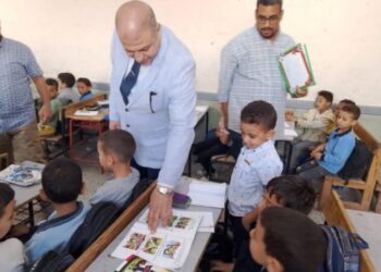 مدير مديرية التربية والتعليم بقنا يتفقد انتظام العملية التعليمية بمدارس فرشوط