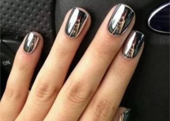 الأظافر المعدنية لمسة تجمع بين الجرأه والأناقة