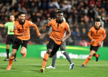 نهضة بركان يكتسح فريق قسطنطينه ويقترب من حسم الكونفدرالية