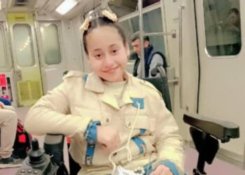 قصة كفاح ملهمة فاطمة الطفلة الصغيرة التي تحدي الإعاقة بفضل دعم أهلها