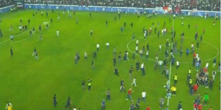 اشتباكات بين لاعبي وجماهير فريقي نوروز وزاخو بالدوري العراقي