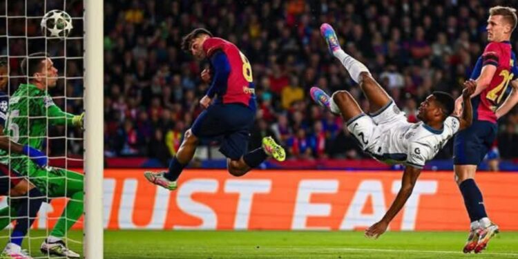 انتر ميلان يحقق تعادلا ثمينا أمام مضيفه برشلونة