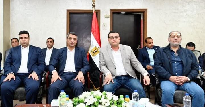 وزير الإسكان يعقد اجتماعًا بمقر جهاز مدينة السويس الجديدة لمتابعة المشروعات التنموية بالمدينة