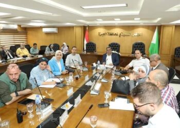 السكرتير المساعد للجيزة يترأس الاجتماع الدوري للوقوف علي مشروعات التطوير بمحيط الفنادق ومسارات الحركة 