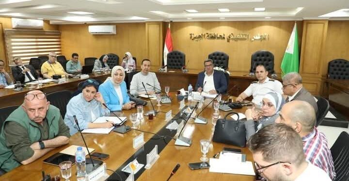 السكرتير المساعد للجيزة يترأس الاجتماع الدوري للوقوف علي مشروعات التطوير بمحيط الفنادق ومسارات الحركة 