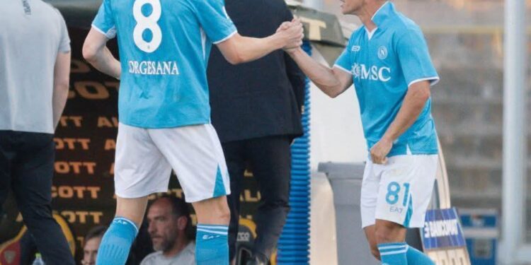 نابولي يواصل مطاردة إنتر لصدارة الدوري 