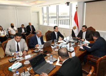 وزير الإسكان يعقد اجتماعًا لمتابعة الموقف التنفيذي لـ”حدائق تلال الفسطاط