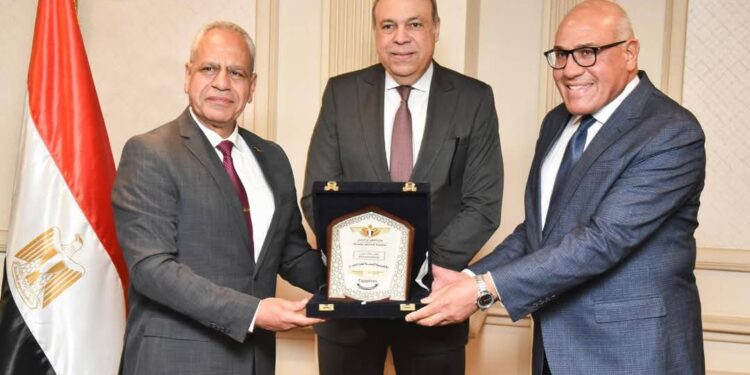 تعاون مشترك بين الهيئة العربية للتصنيع ووزارة الطيران المدنى لتوفير محاكيات علوم الطيران