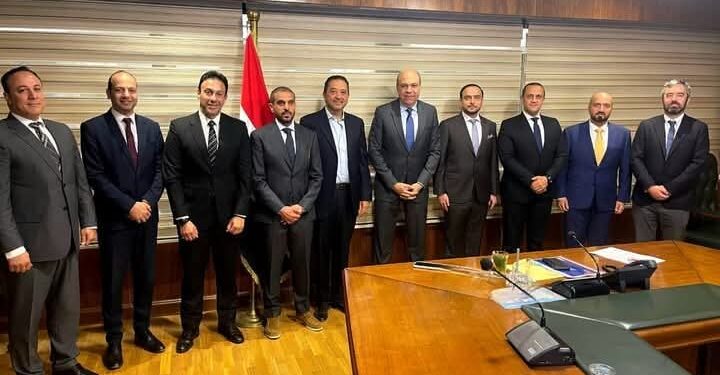 وزير الطيران المدني يلتقي وفد شركة Space42 لبحث سُبل التعاون المشترك