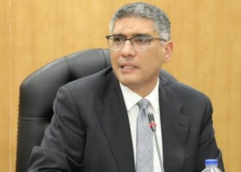 محافظ الجيزة : التواجد الميداني بالشارع وتطبيق آليات جديدة لتعزيز منظومة النظافة والارتقاء بمستوى الخدمات