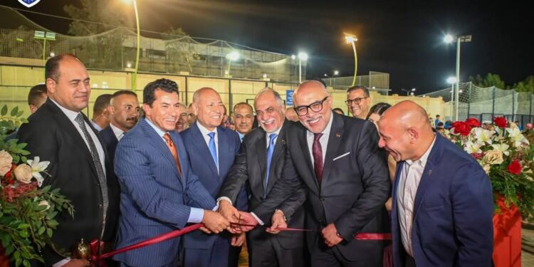 وزير الشباب والرياضة ومحافظ القاهرة ورئيس نادى الزهور يفتتحون 9 ملاعب جديدة متنوعة بالنادى