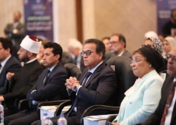 نائب رئيس الوزراء وزير الصحة والسكان يطلق الخطة العاجلة للسكان والتنمية