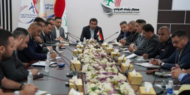 وزير النقل العراقي يترأس اجتماعا موسعا لتشكيلات الوزارة في مطار بغداد الدولي