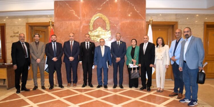 غرفة القاهرة تناقش خطة تنموية لمراكز تنمية الموارد البشرية وفق رؤية مصر 2030