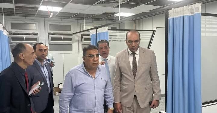 محافظ الدقهلية بالمستشفى الدولى بالمنصورة للاطمئنان على مصابي حريق شربين 