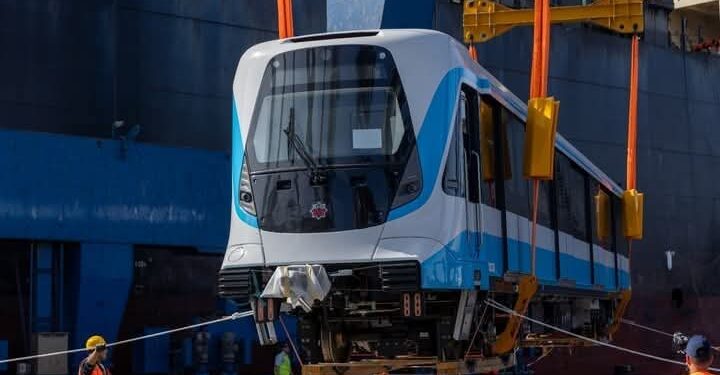 وزير النقل : وصول أول قطار مكيف للخط الأول لمترو الأنفاق إلى ميناء الإسكندرية 