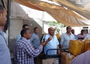 محافظة الجيزة تغلق منشأة مخالفة لإعادة تدوير الزيوت المستخدمة بأوسيم