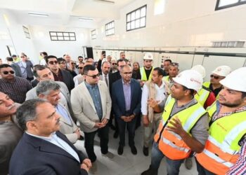 وزير الإسكان ومحافظ الشرقية يبدأن جولة تفقدية بعدد من مشروعات المياه والصرف الصحي