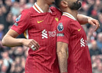 رسميا ترشيح مو صلاح لجائزة أفضل لاعب في البريمير ليج 