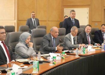 الدكتور محمود عصمت يلتقي بمسؤلي المؤسسة  الروسية للطاقة لمتابعة مستجدات مشروع المحطة النووية