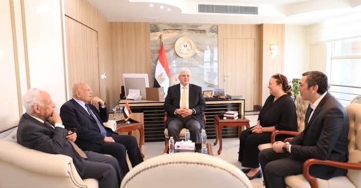 وزير التعليم العالي يستقبل الجراح العالمي الدكتور مجدي يعقوب
