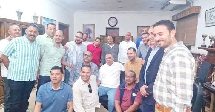 رئيس مجلس إدارة شركة جنوب القاهرة لتوزيع الكهرباء يكرم العاملين المتميزين بالضبطية القضائية