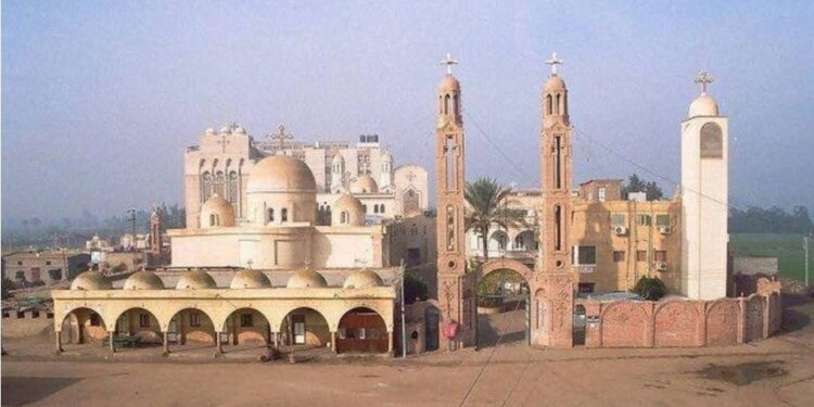 اين ولدت القديسة الشهيدة دميانة العفيفة ؟ واين يقع ديرها بمصر ؟