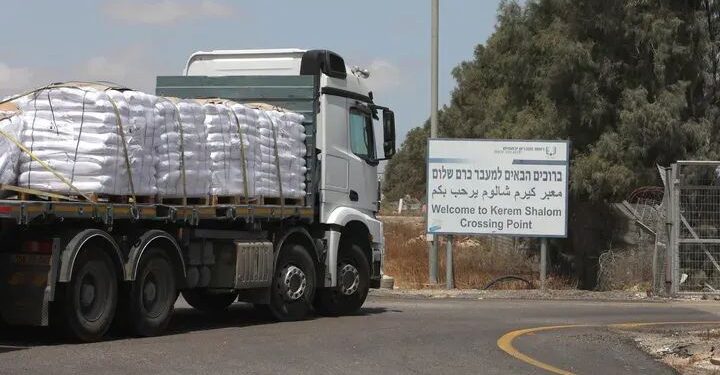 وصول 93 شاحنة مساعدات أممية غزة عبر معبر كرم أبو سالم 