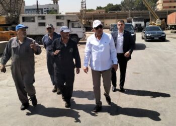 جولة تفقدية لوزير الكهرباء والطاقة المتجددة لورش صيانة المعدات والمركبات وجراج ومخازن التشوين والتكهين 